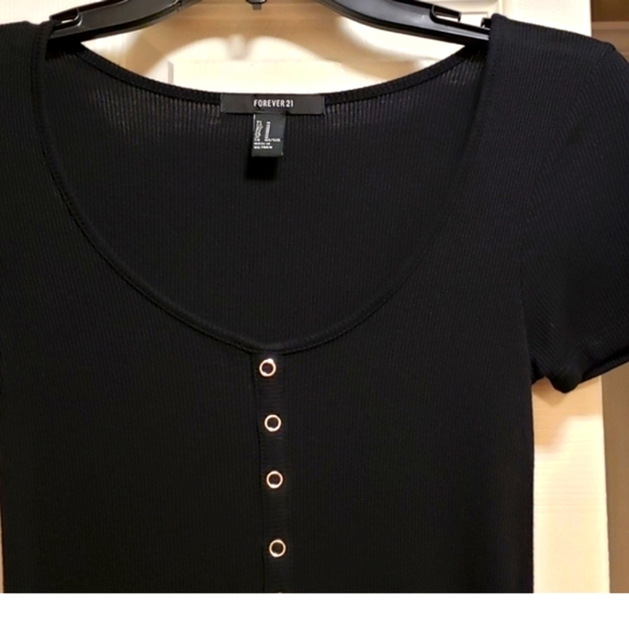 🐈‍⬛ Adorable Black Ribbed Snap Button Short Sleeve Midi Dress - MJ - Picture 4 of 7